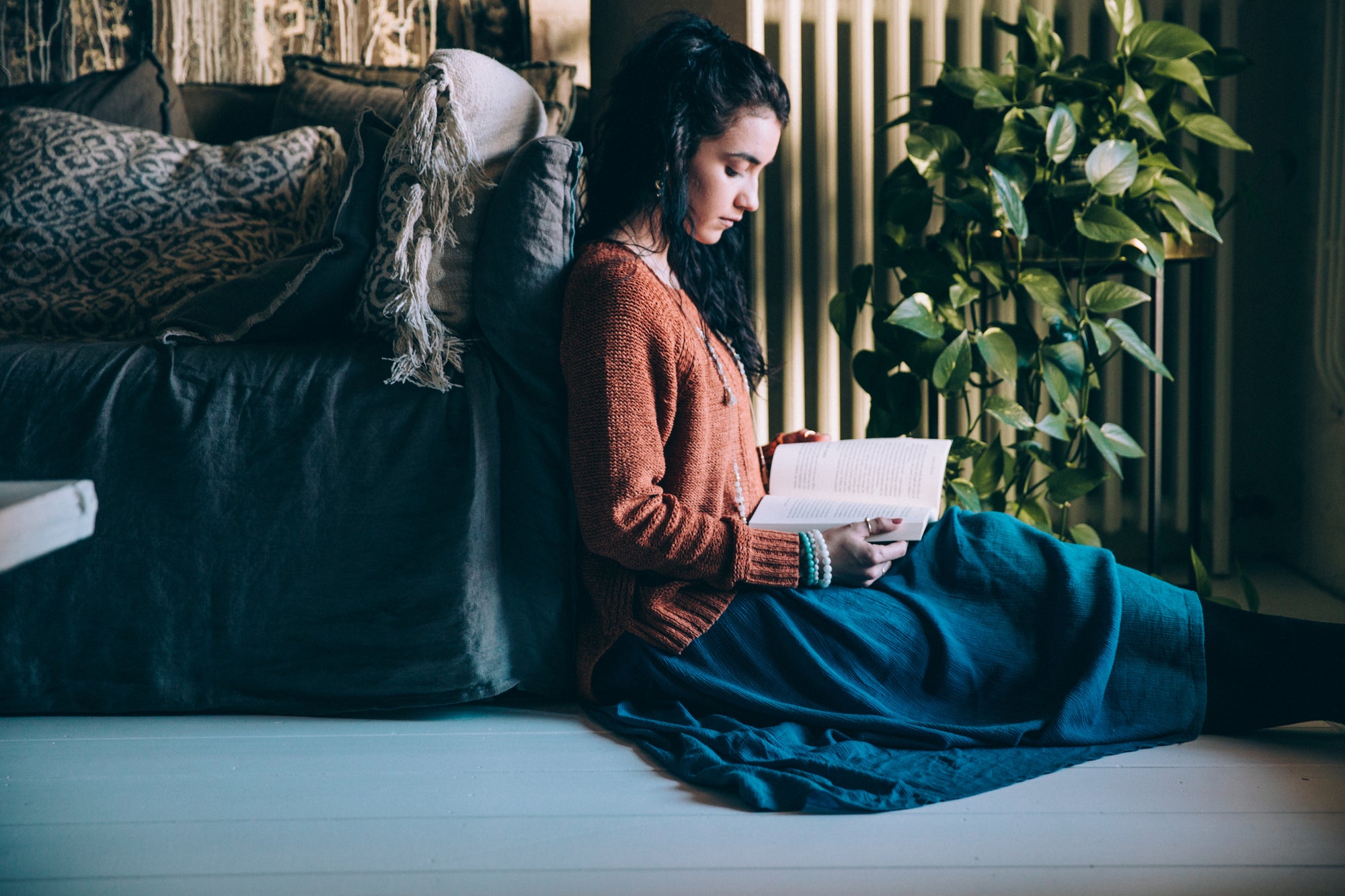 Stay Polite Hemp Woman Reading